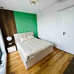 Elysium Core Готель *